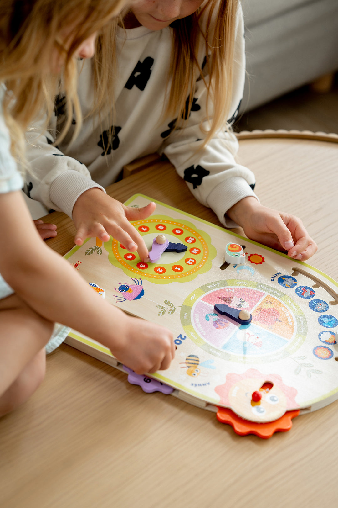 Wooden Perpetual Calendar Pomango