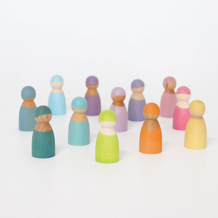 12 personnages pastel en bois